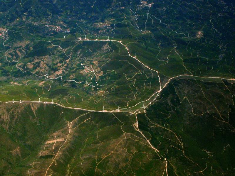 重庆山城<br>ljvwvuu.cn 轻轨穿楼奇观